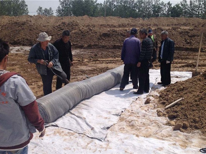 膨(peng)潤土防水毯施工(gong)